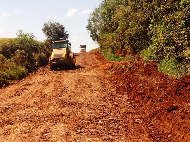 Giruá intensifica trabalhos nas estradas vicinais